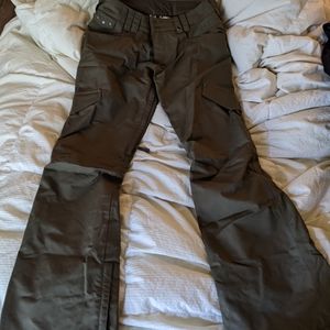 Burton women's snowboarding pants size medium